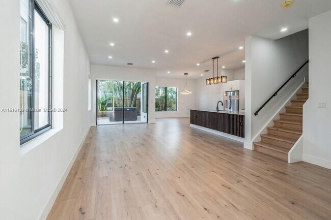 Foto del edificio - 417 NE 16th Ave