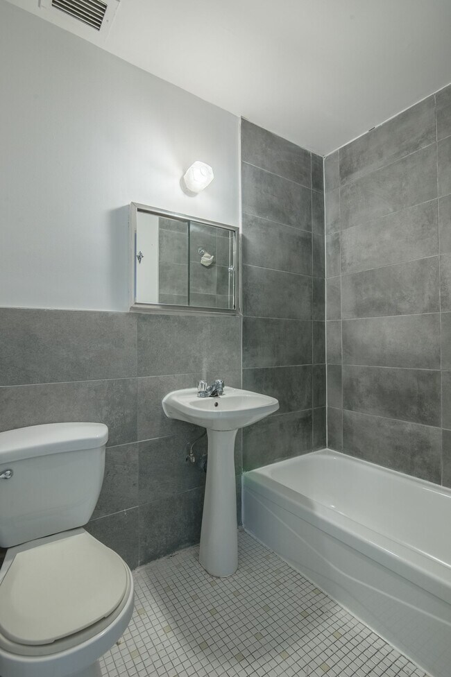 Photo du bâtiment - 3495 Av Van Horne