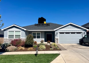 Building Photo - 3021 NW Mount Thielsen Dr