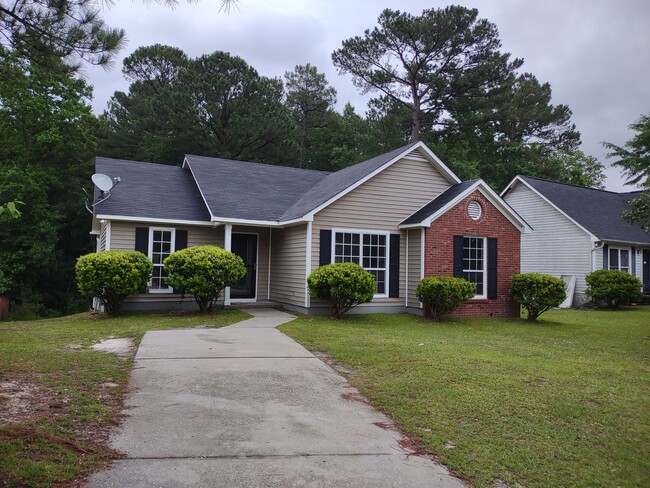 Building Photo - Charming Three Bedroom Home Located in Nor...