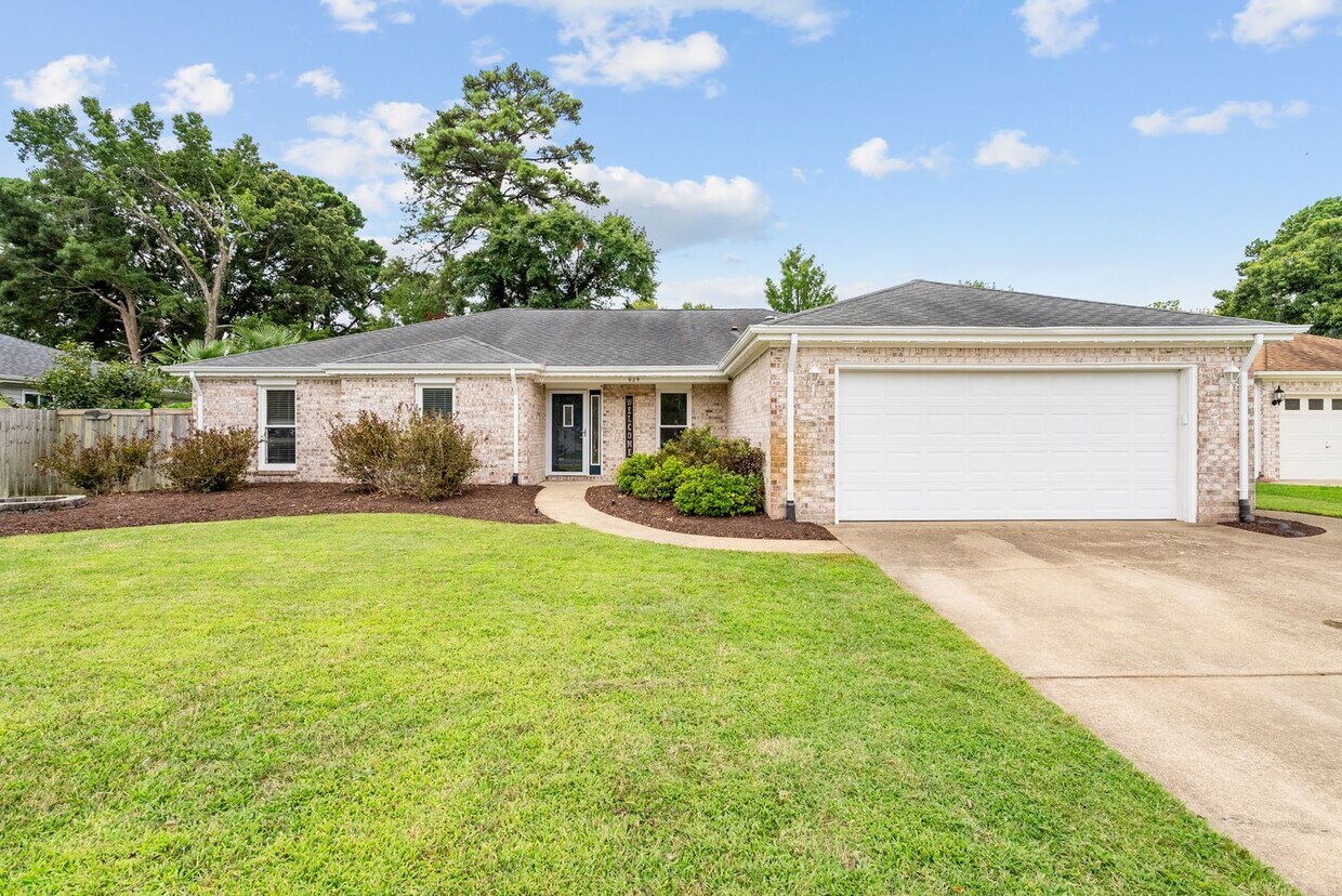 Foto principal - Stunning home in Pine Meadows Ready for Mo...