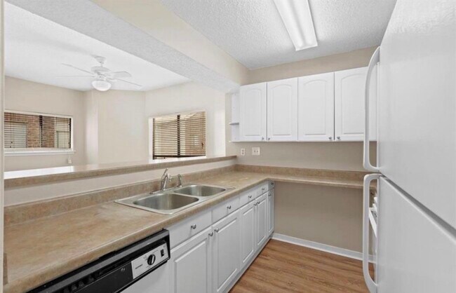 Foto del edificio - 10164 Oakberry St
