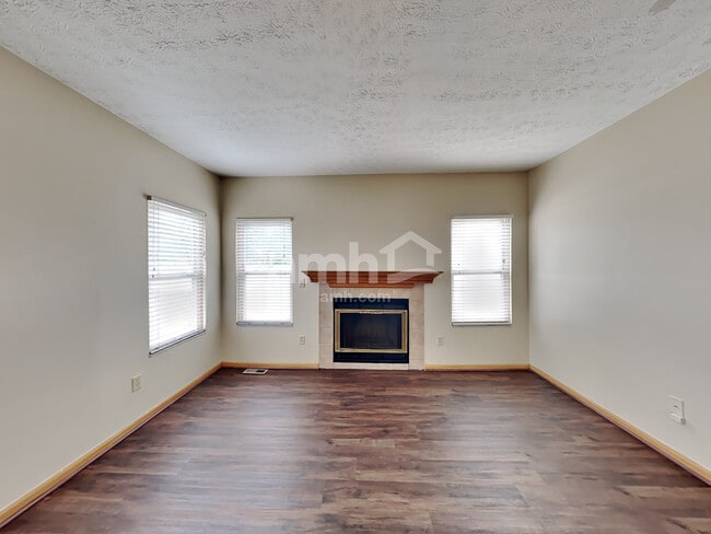 Building Photo - 8438 Lucerne Dr