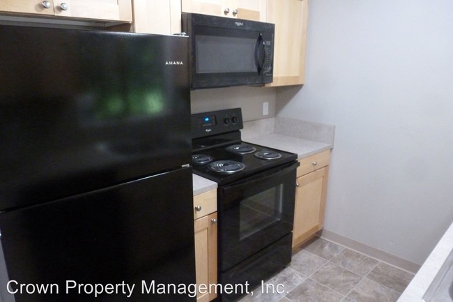 Building Photo - 3639-3639 White Oak Ct NE