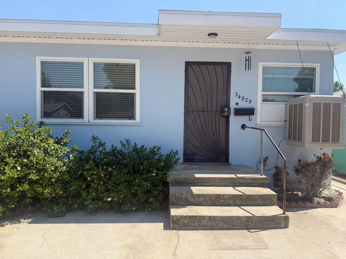Primary Photo - 34929-34933 Beech Ave