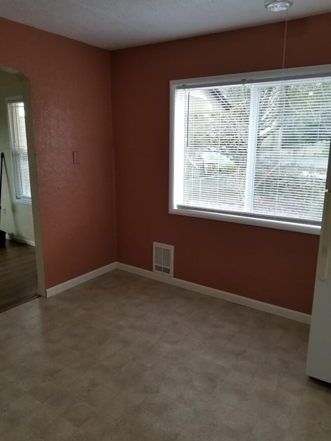 Building Photo - 243 Sheridan Rd