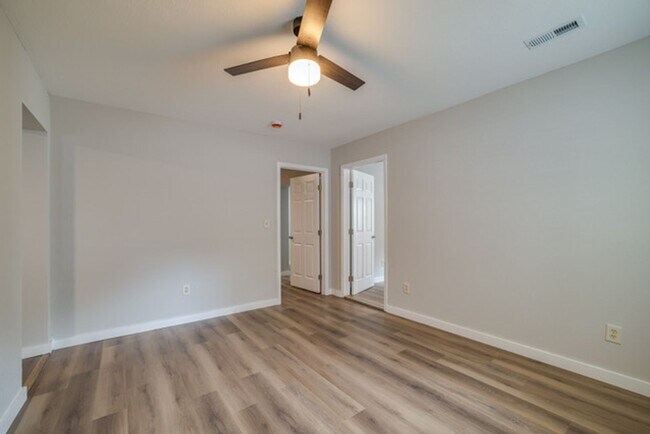 Building Photo - Maryville 37803 - ONE LEVEL BEAUTIFULLY RE...