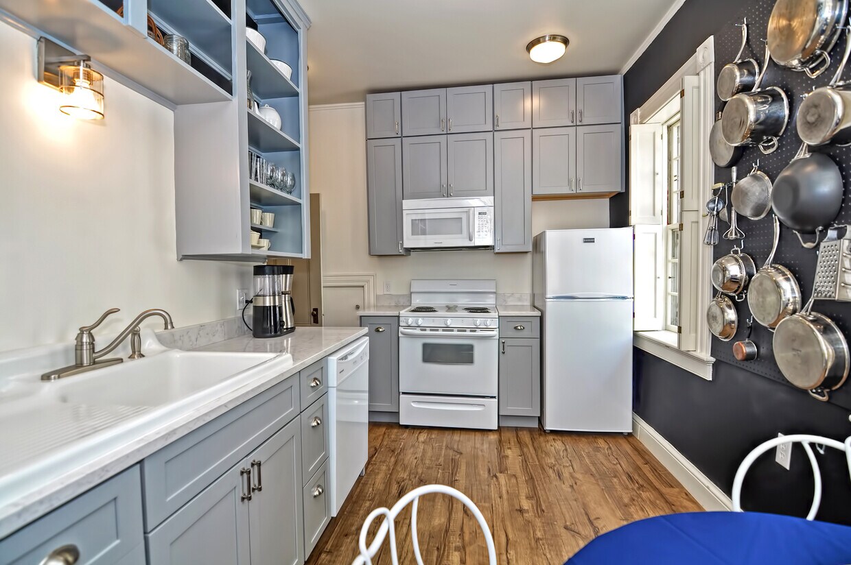 26 Arnold Street Unit Charming Historic 2Bedroom in Fox Point, Providence, RI 02906