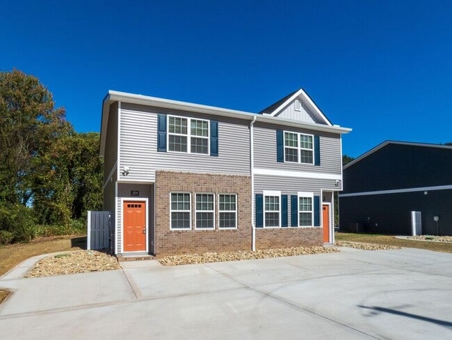 Building Photo - 304 Bogle St