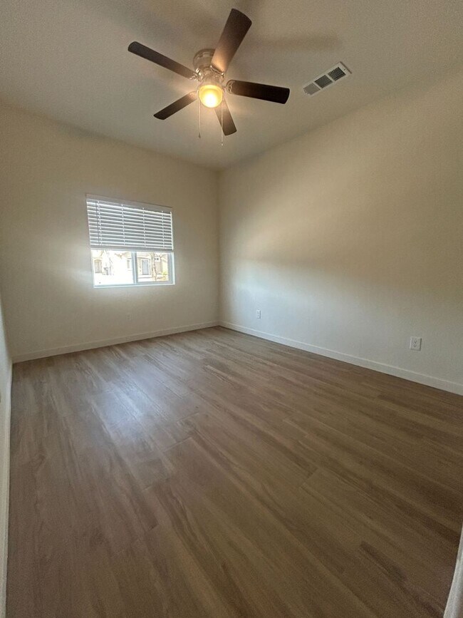 Foto del edificio - Duplex in Nortwest Bakersfield