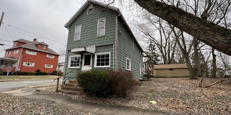 Primary Photo - 766 Lathrop St