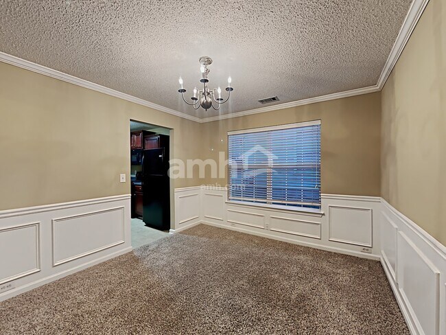 Foto del edificio - 369 Hidden Creek Ln