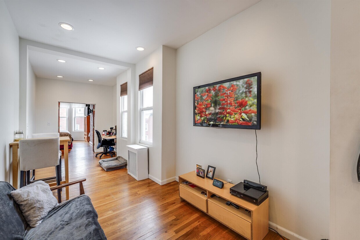 Foto principal - 327 Monroe St