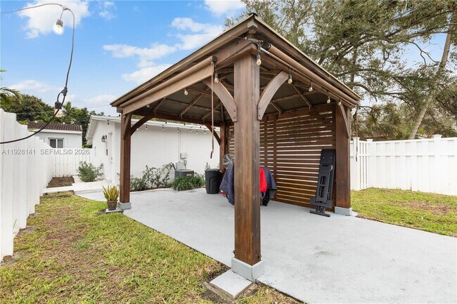 Foto del edificio - 880 Oriole Ave