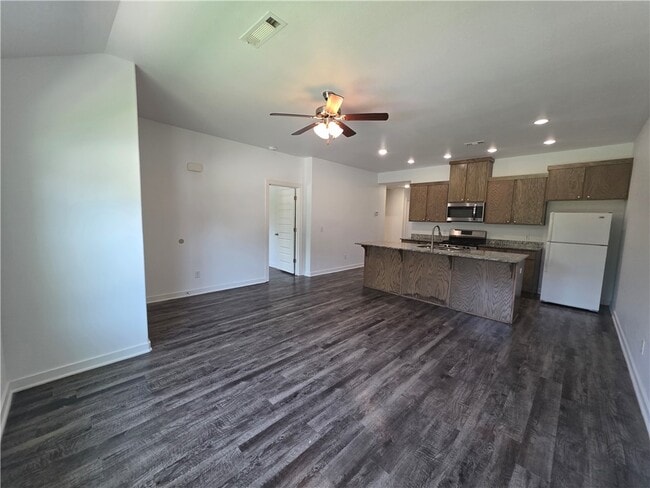 Foto del edificio - 637 Hidden Springs Dr