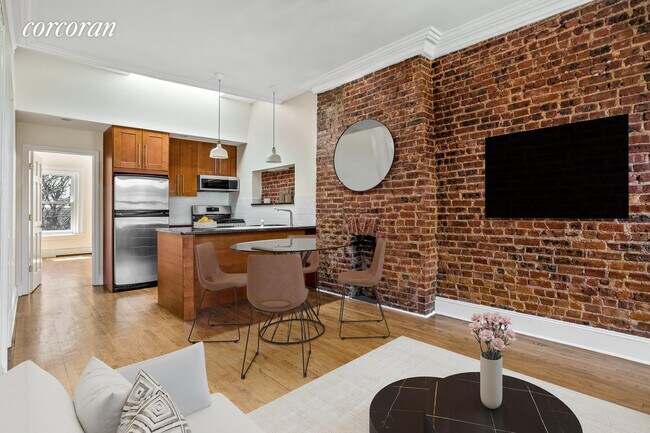 Building Photo - 376 3rd St
