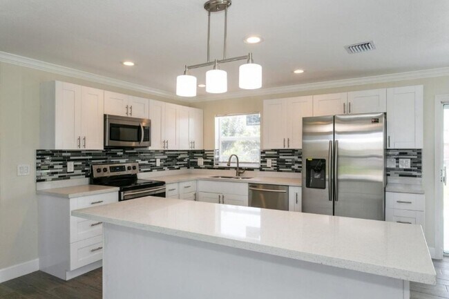 Foto del edificio - 481 W 32nd St