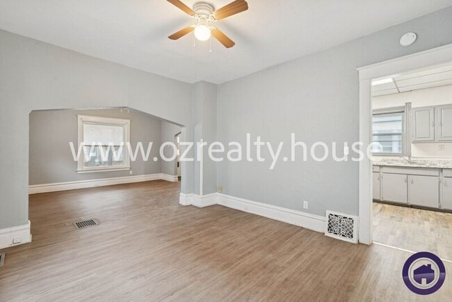 Building Photo - 3936 Woodhaven Dr