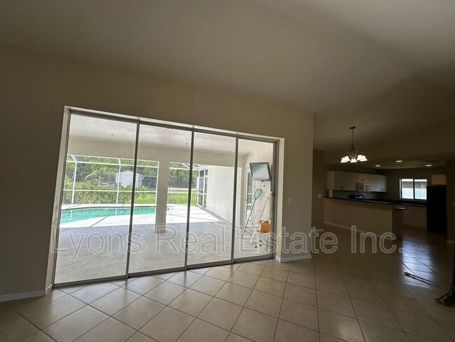 Building Photo - 8397 Bahamas Rd