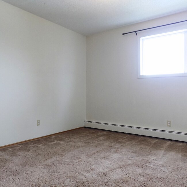 Photo du bâtiment - 10327-10107 107 Ave