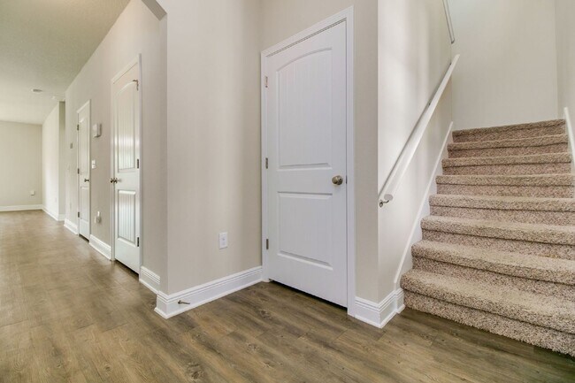 Foto del edificio - Stunning Two-Story Home with 4 Bedrooms, 2.5 Baths, and an Upstairs Living Room!