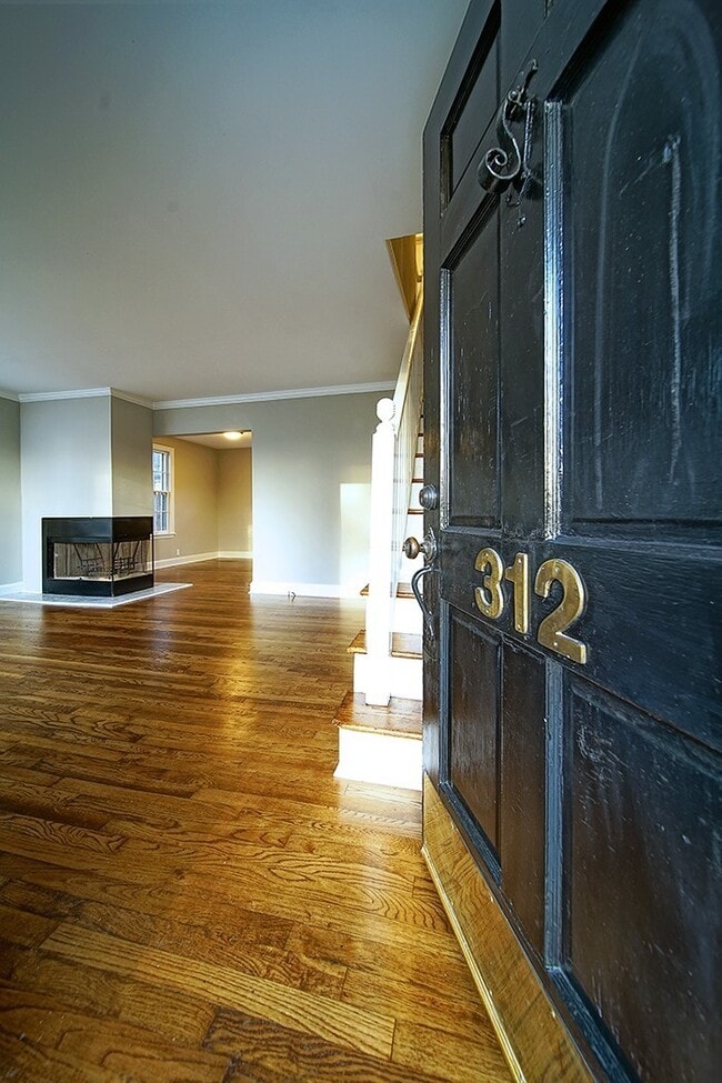 Building Photo - 312 Chesterfield Ave