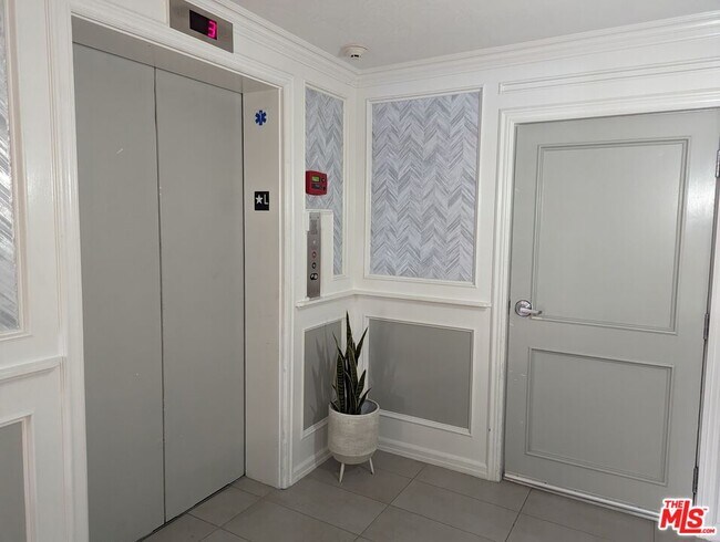 Foto del edificio - 100 N Wetherly Dr