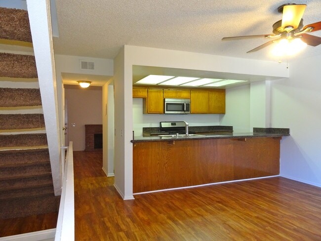 Foto del edificio - 5250 Colodny Dr
