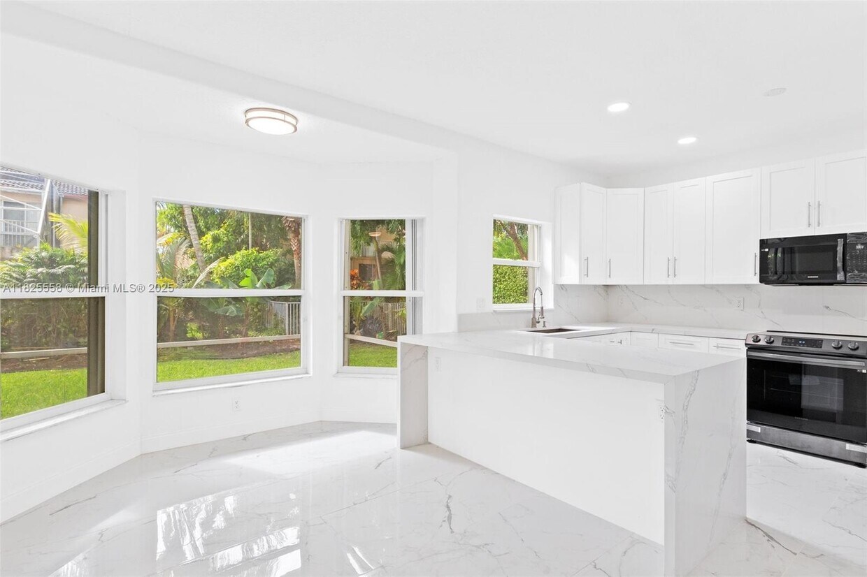 Foto principal - 15842 SW 14th St