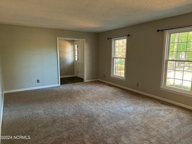 Foto del edificio - 147 Pine Ridge Dr