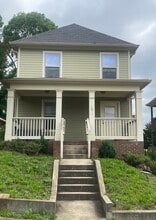 Building Photo - 1011 Oak St