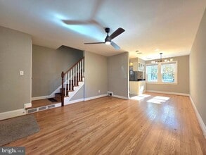 Building Photo - 527 E Nelson Ave