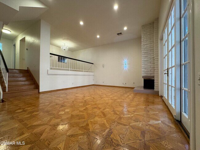 Foto del edificio - 5279 Newcastle Ave