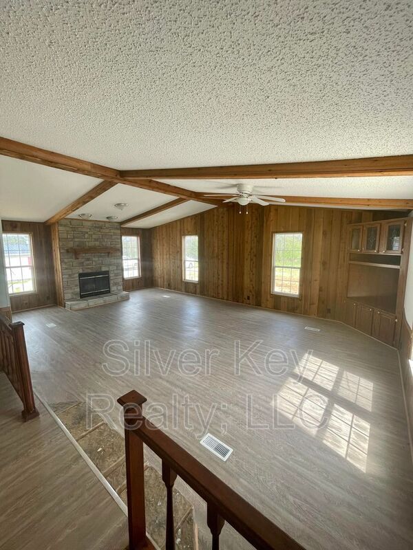 Building Photo - 137 H St