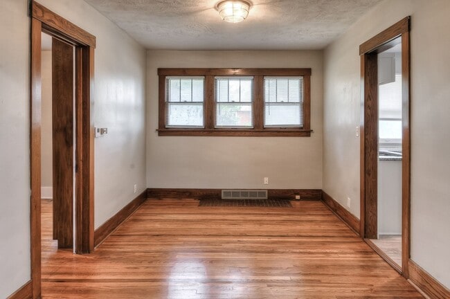 Foto del edificio - 4 bed in Aksarben