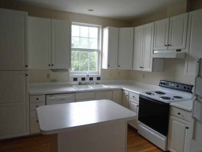Building Photo - Great Crofton Townhome- Walden Community