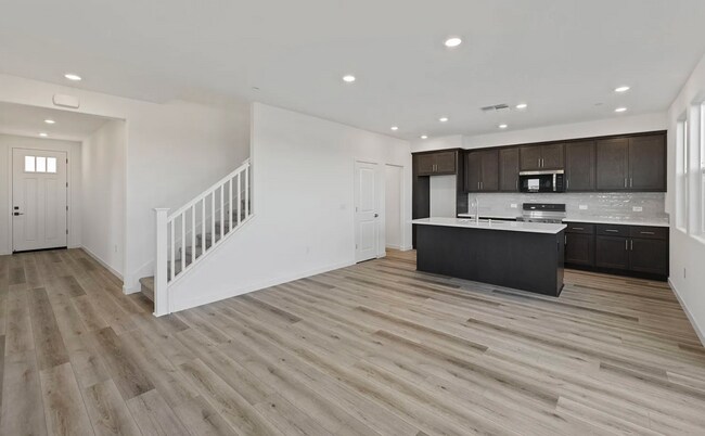 Building Photo - 4 Bed 3 Bath 2 Story 2 Car