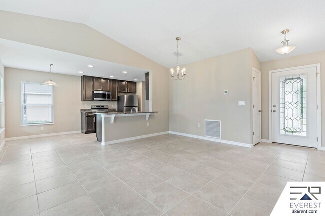 Foto del edificio - FULLY FENCED 3/2/2 IN DESIRABLE QUAIL HOLLOW