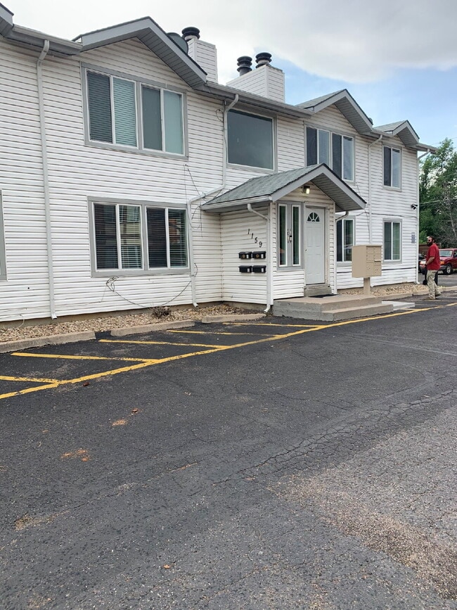 "2-Bed Gem in Denver – Cozy 920 Sq. Ft. One Month Free Rent with Signed 12 month Lease" - "2-Bed Gem in Denver – Cozy 920 Sq. Ft. One Month Free Rent with Signed 12 month Lease" Apartment