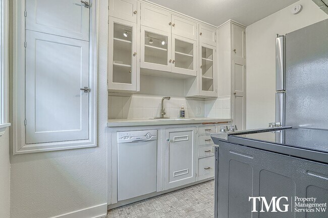 Foto del edificio - Pet Friendly Condo in Downtown Vancouver!