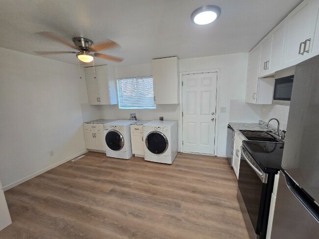 Foto del edificio - 6631 Julian St