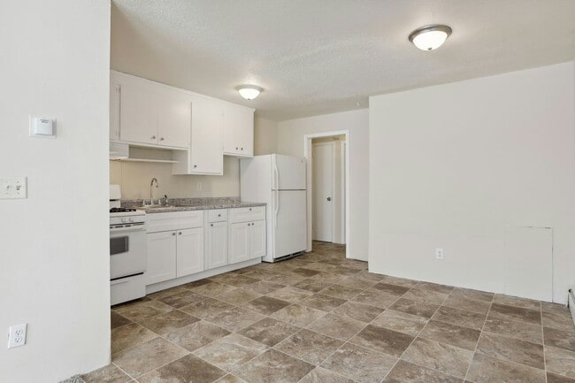 Building Photo - 4628 Tyler St NE