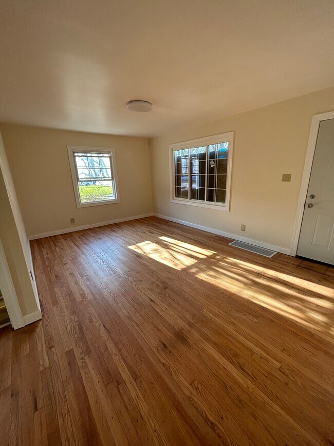 Living room - 4601 E 10th Ave