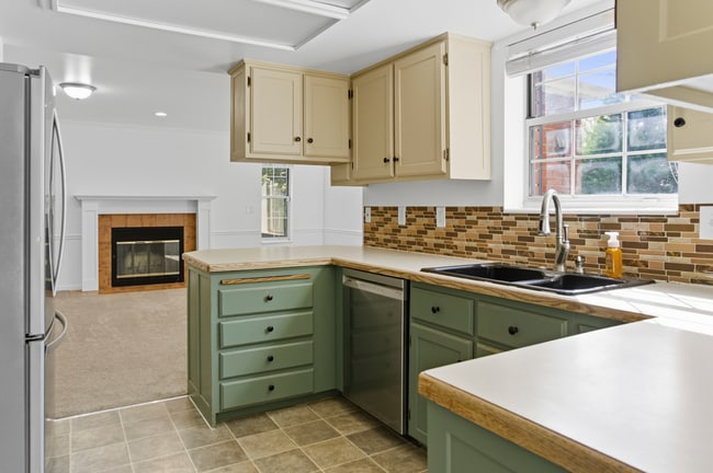 Building Photo - 342 S Palisade Dr