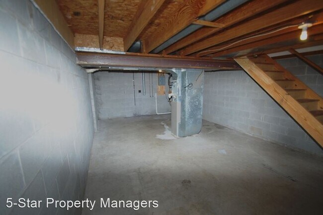 Building Photo - 519 S Silverwood Ln