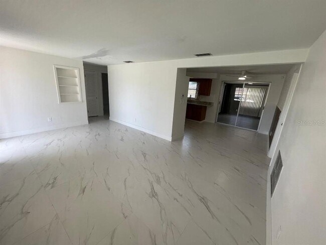 Foto del edificio - 4248 Oakfield Ave