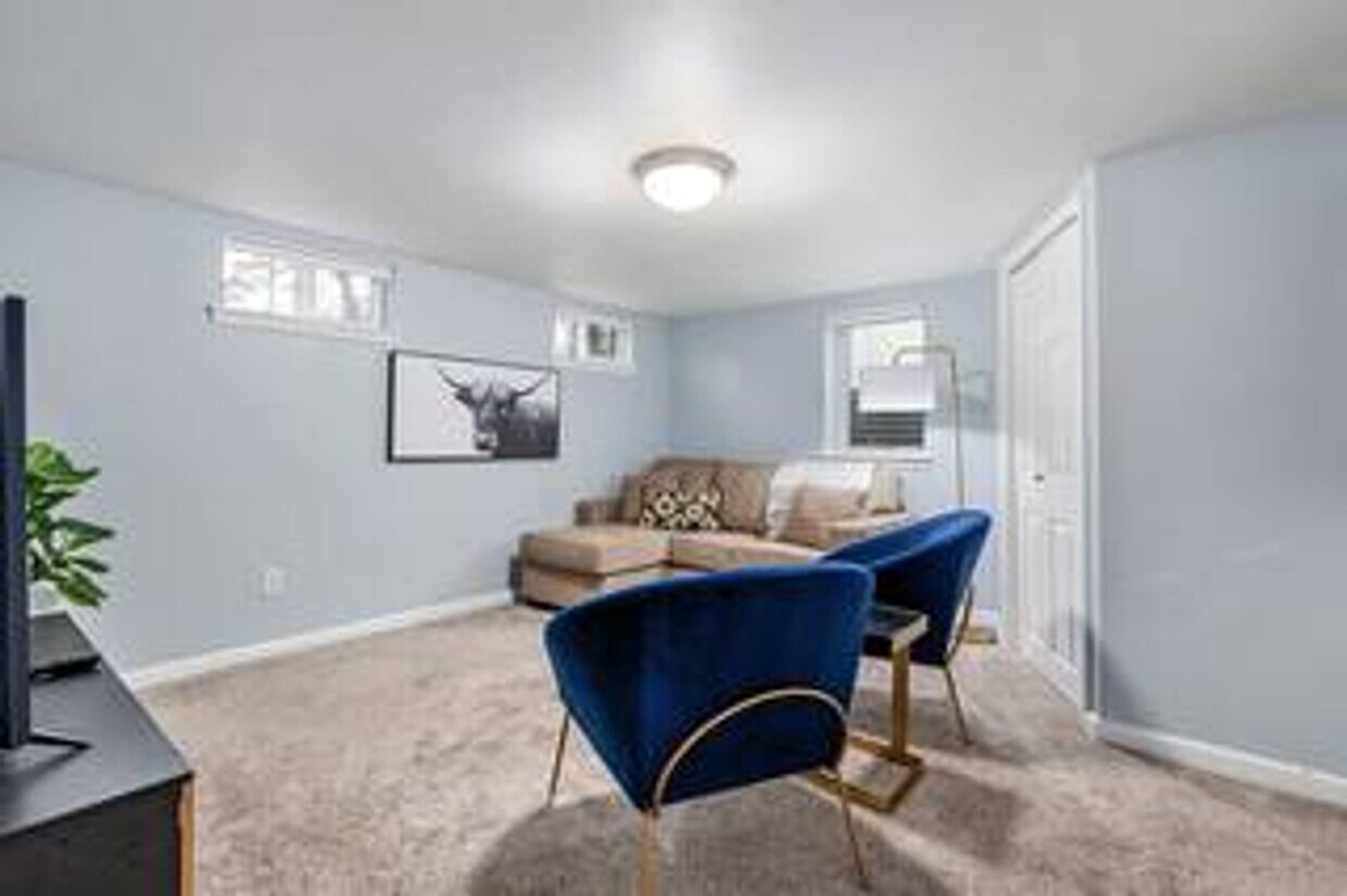 Primary Photo - Elm Street Duplex