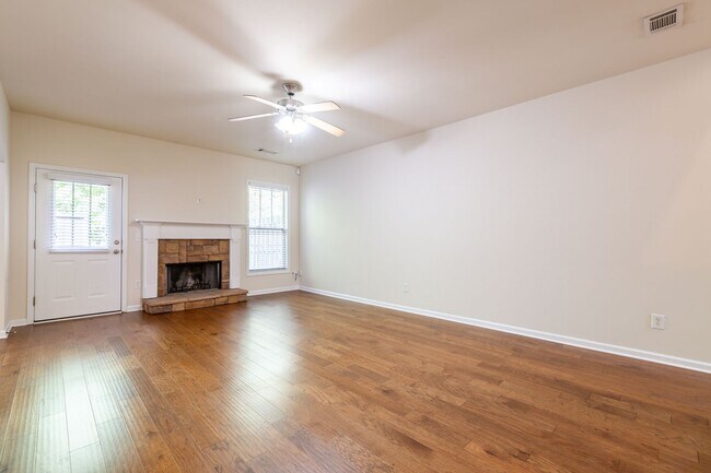 Foto del edificio - Gorgeous 3 bedroom/2.5 bath in Peachtree C...