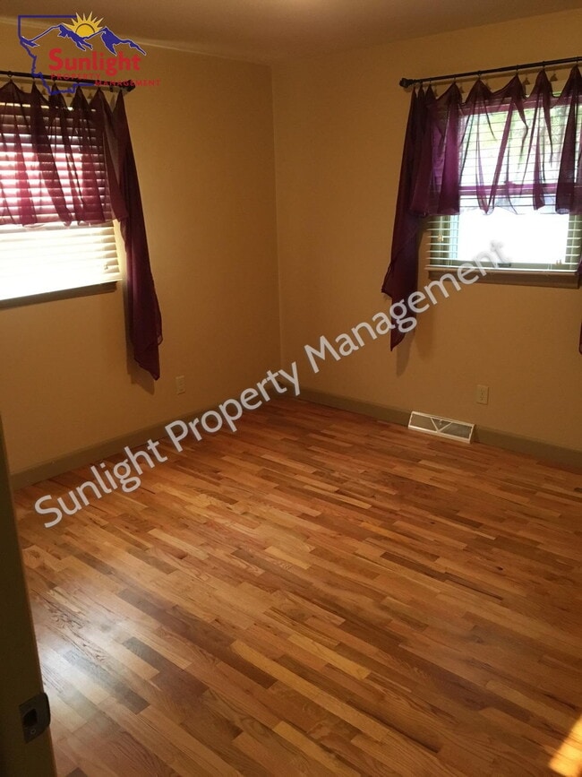 Foto del edificio - Duplex unit with Modern updates and a Garage - Available Now!