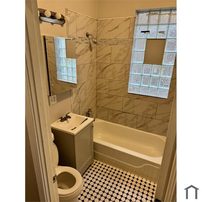 Foto del edificio - 4209 W Jackson Blvd